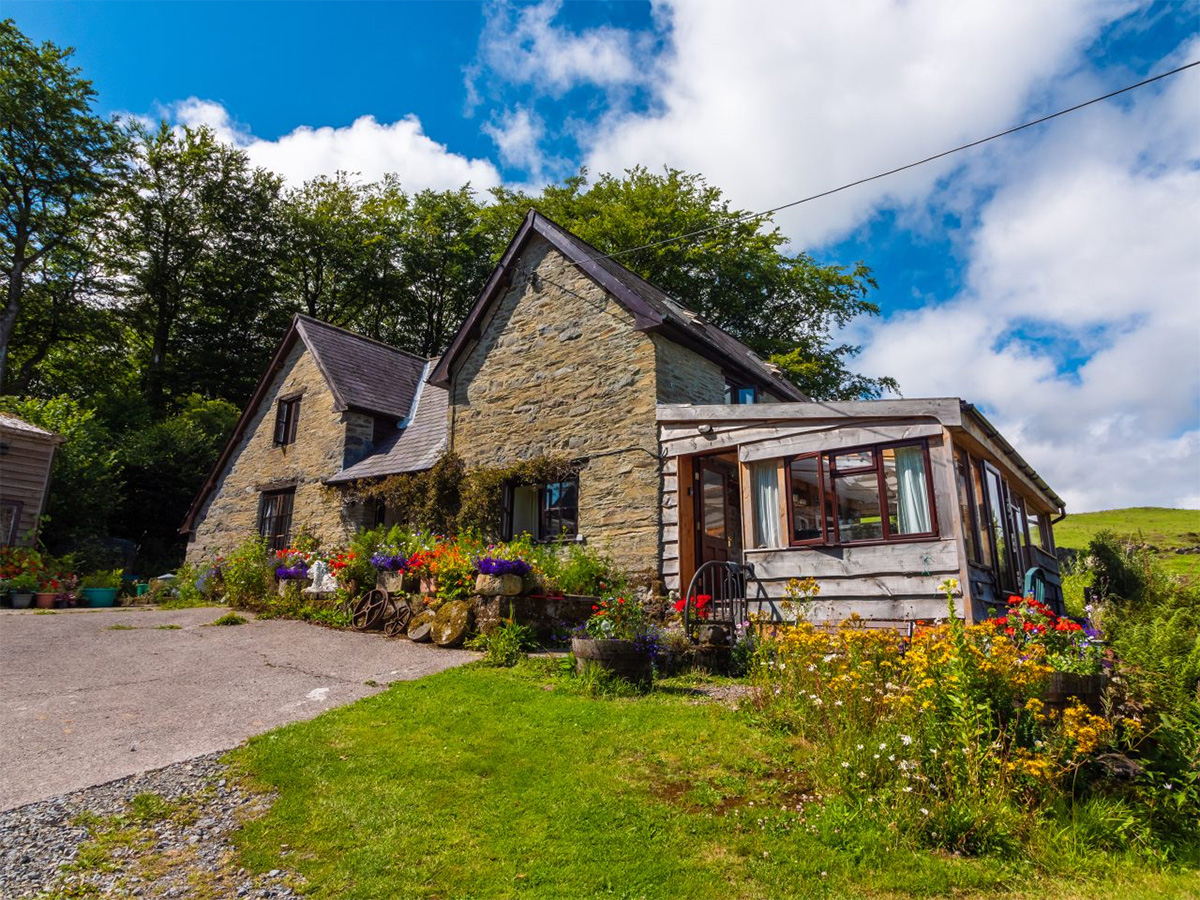 The Farmhouse — 16th century Welsh farmhouse at Goetre